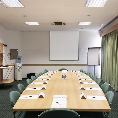 Ibis Sao Joao Hotel 2*