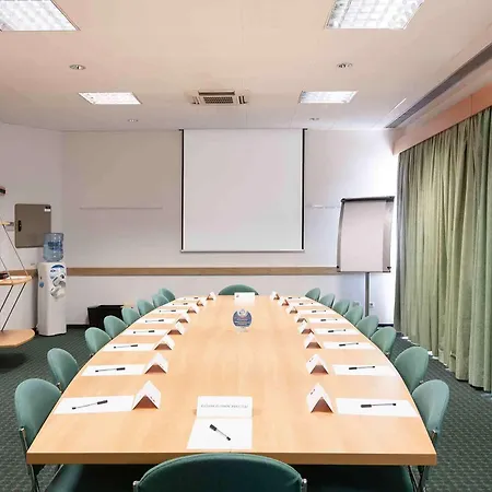 Ibis Sao Joao Hotel 2*