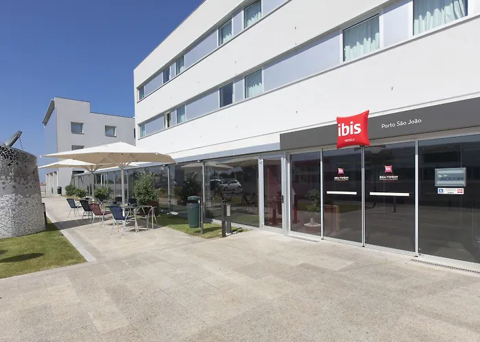 Ibis Sao Joao Hotel 2*